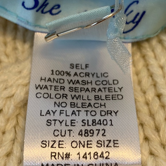 🧨CLEARANCE🧨 Cable Knit Ivory Poncho 52”x32” - Picture 4 of 4